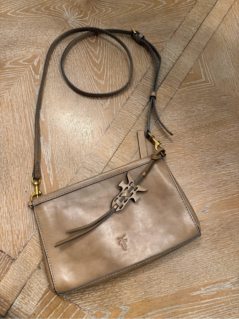 FRYE Women's Metallic Taupe Crossbody Bag - Sleek Everyday Carry - Picture 11 of 11